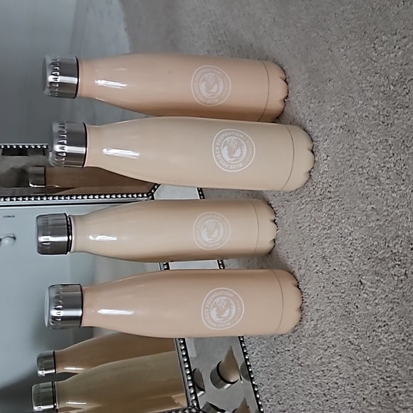 The Cove Atlantis Paradise Island Water Bottles NEW!! - Picture 3 of 3